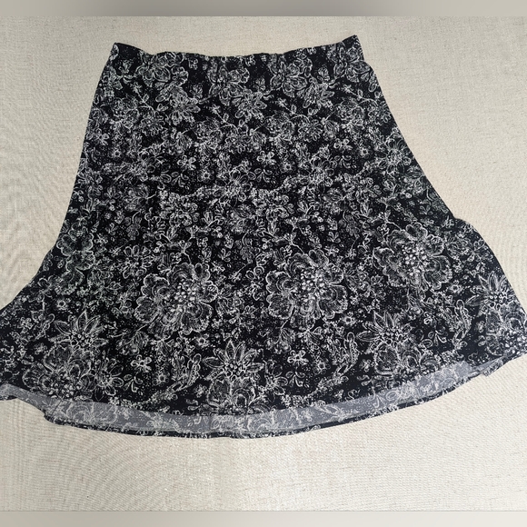 ​Christopher & Banks Black & White A-Line Floral Midi Skirt - Size M - Picture 1 of 9